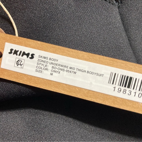 SKIMS Body Contour Underwire Mid Thigh Bodysuit M - Picture 7 of 8